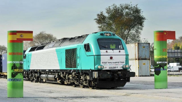 Chuyen xe lua dai nhat the gioi toi dich hinh anh