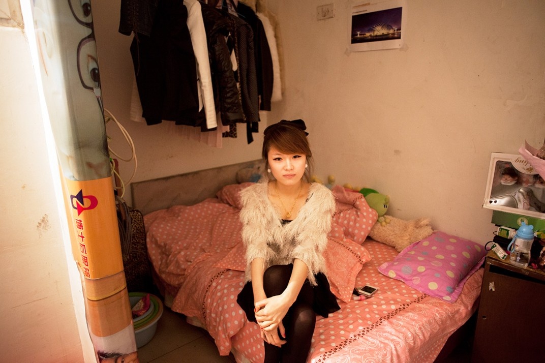 Cuoc song duoi long dat cua nguoi lao dong Trung Quoc hinh anh