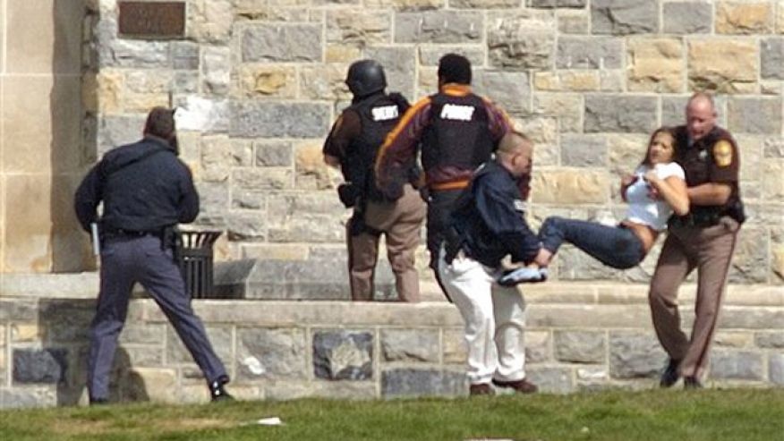 Thảm sát Đại học Bách khoa Virginia, còn có tên Thảm sát Virginia Tech, là một vụ bắn giết trong trường học gồm hai lấn tấn công riêng lẻ cách nhau gần hai tiếng đồng hồ xảy ra trong ngày 16/4/2007 tại khuôn viên Đại học Bách khoa Virginia ở Blacksburg, bang Virginia. Sát thủ Cho Seung Hui, một sinh viên đại học 23 tuổi, giết 32 người và làm bị thương nhiều người khác trước khi tự sát. Cho đến nay, đây là vụ thảm sát thực hiện bởi một thủ phạm gây nhiều thương vong nhất trong lịch sử nước Mỹ. Ảnh hiện trường vụ xả súng: Fox News