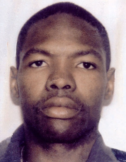 Tòa án ở Nam Phi đã kết tội Moses Sithole vì giết hại 38 người trong giai đoạn 1994 - 1995. Thủ đoạn của Sithole thường là dụ dỗ những cô gái trẻ, hứa hẹn sẽ giúp các cô có việc làm tốt, sau đó y cưỡng hiếp, tra tấn các nạn nhân rồi hạ sát họ. Mức án tù của Sithole đến hơn 2.400 năm.