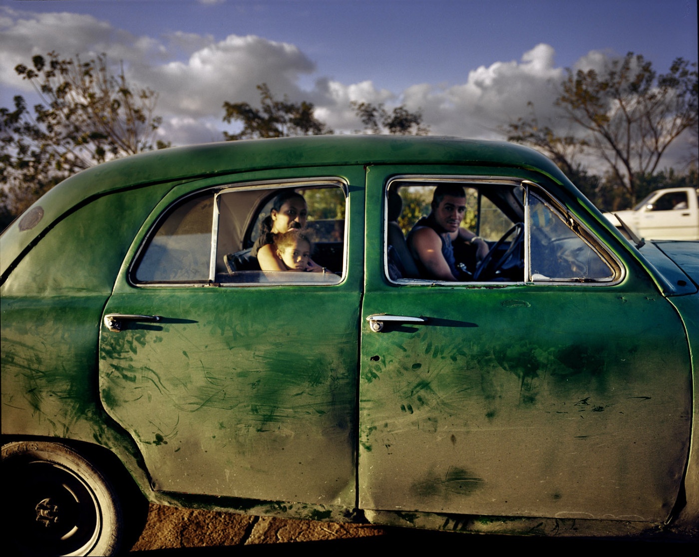 Do lệnh cấm vận nên người dân Cuba không thể mua xe ô tô đời mới. Chiếc xe đã cũ nhưng người tài xế khẳng định nó có thể đạt vận tốc 160 km/giờ.