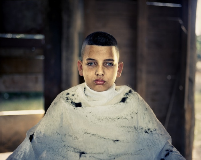 Cậu Rodney Cajiga, sống ở thị trấn miền đông Justiz, đi cắt tóc theo yêu cầu của thầy giáo.