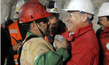 Giay phut giai cuu tho mo dau tien vu sap ham Chile 2010 hinh anh