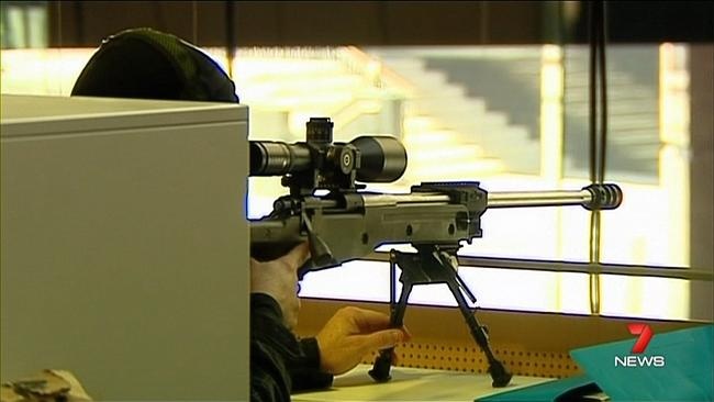 Cảnh sát bắn tỉa tại khu vực tòa nhà kênh Channel 7. Ảnh: 7News