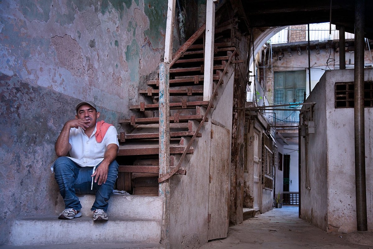 Trong khi đó, nhiều tòa nhà tại các khu vực khác trong thành phố có thể sụp đổ bất cứ lúc nào bởi chính quyền không đủ tiền để tu sửa. 