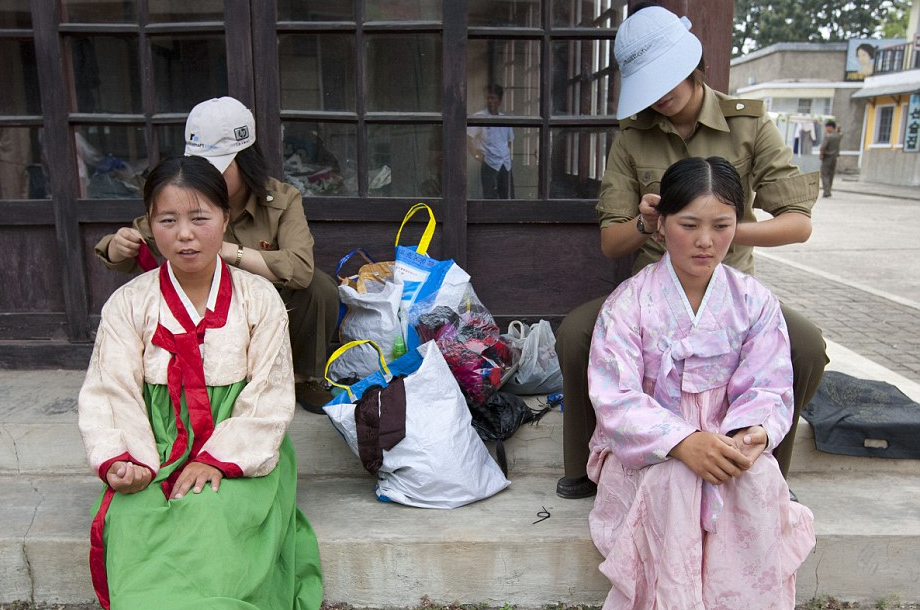 Ben trong phim truong lon nhat Trieu Tien hinh anh