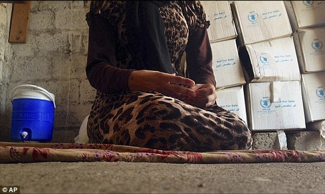 Cô gái 15 tuổi này đã chạy trốn khỏi nhà tù của phiến quân sau khi chuốc rượu say và bắn chết 2 tên 