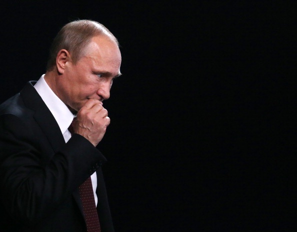 Tổng thống Putin chuẩn bị bước vào Diễn đàn kinh tế thế giới St. Petersburg tổ chức ngày 25/5 tại thành phố St. Petersburg, Nga. Hơn 5.000 đại biểu là các quan chức và doanh nhân tham dự diễn đàn này mỗi năm. Ảnh: AFP