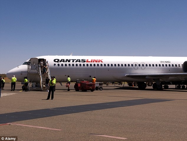 Một nam thanh niên 18 tuổi nghịch cửa thoát hiểm trong trạng thái bất ổn. Ảnh minh họa: Alamy