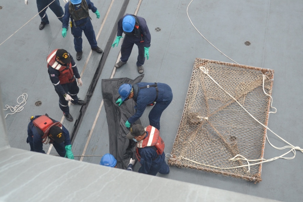 Duoi may bay mat tich nam o do sau 29 m hinh anh