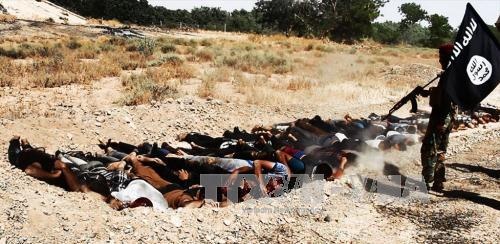 Nhóm phiến quân IS hành quyết hàng chục nhân viên an ninh Iraq tại một địa điểm bí mật ở tỉnh Salaheddin. Ảnh: AFP
