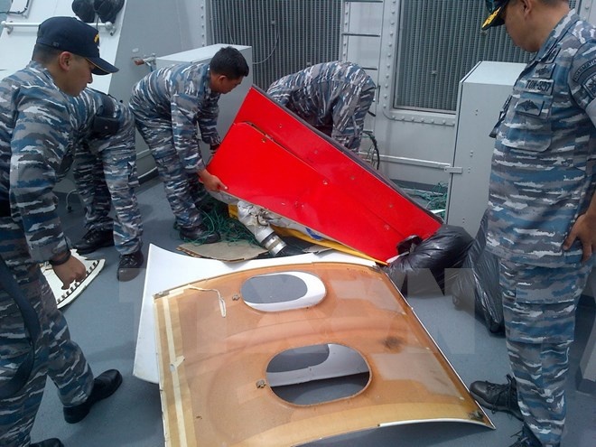 Song ngam can tro doi tho lan tim kiem QZ8501 hinh anh