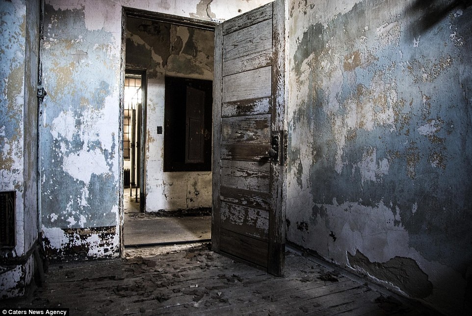 Benh vien dang so tren dat My hinh anh