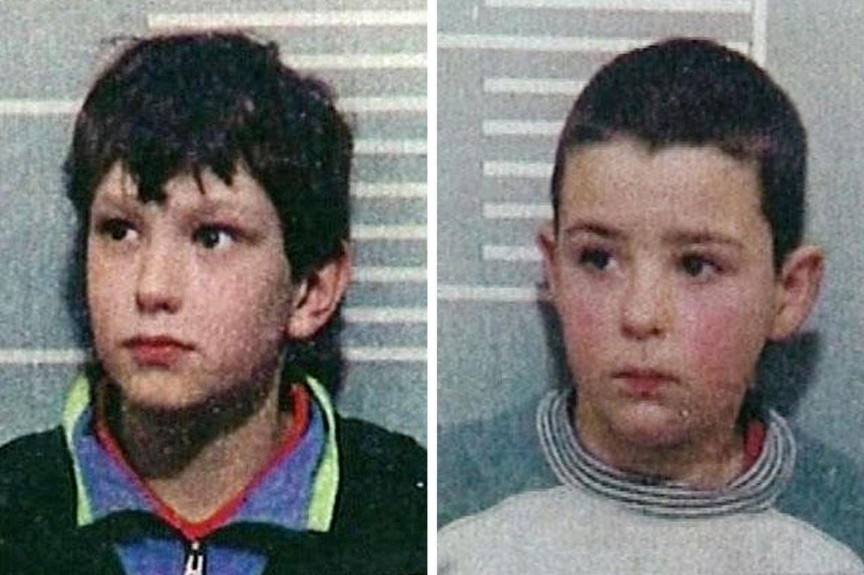 Năm 1993, James Bulger, 3 tuổi, đợi mẹ bên ngoài một trung tâm mua sắm.  Venables và Thompson đã dụ dỗ Bulger đi cùng qua một con kênh. 40 người cho biết họ đã nhìn thấy ba đứa trẻ đi lang thang khắp nơi. Venables và Thompson đã hành hạ bé Bulger cả về thể chất lẫn tinh thần và sau đó đặt xác em tại một đường ray tàu hỏa và phủ đá lên trên nhằm mục đích khi tàu đi qua sẽ cán phải em nhỏ vô tội. Cảnh sát đã bắt giữ hai sát nhân trẻ dựa trên những hình ảnh mà máy giám sát tại khu mua sắm ghi lại, cùng thông báo của nhà trường về sự vắng mặt của cả hai vào thời điểm án mạng xảy ra. Tòa án chưa xác định rõ động cơ phạm tội của  Venables và Thompson, song nhiều người cho rằng, chúng từng chịu ảnh hưởng lớn từ những bộ phim bạo lực. 