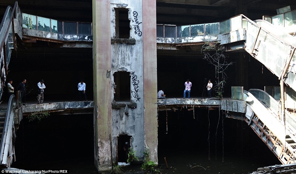 Nhiều người lại e sợ nơi đây sẽ trở thành nguồn gây bệnh cho các khu vực lân cận. 
