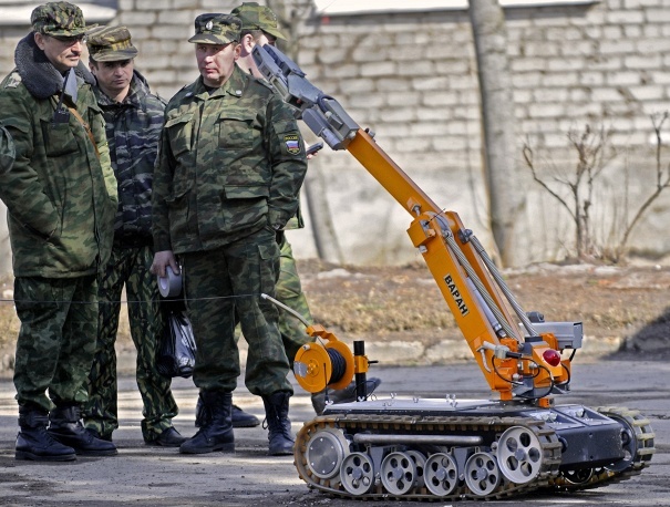 Quân đội Nga thử nghiệm đơn vị robot cho dự án ném bom trong các buổi luyện tập của Cơ quan An ninh Liên bag và Bộ Tình huống khẩn cấp, tại thành phố Nizhny Novgorod. 