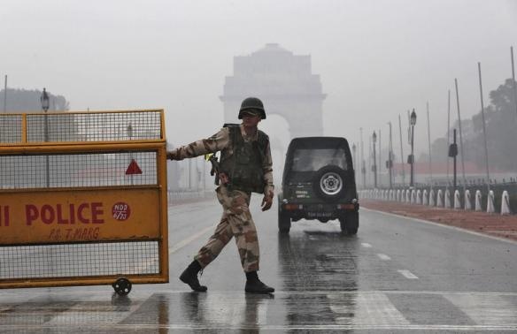 Giới chức phong tỏa nhiều tuyến đường tại thủ đô New Delhi trước chuyến thăm sắp tới của Tổng thống Mỹ. Ảnh: 