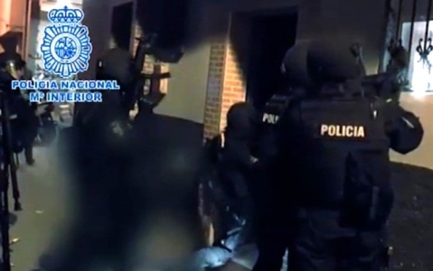 Tay Ban Nha bat giu 4 nghi pham khung bo cuc ky nguy hiem hinh anh