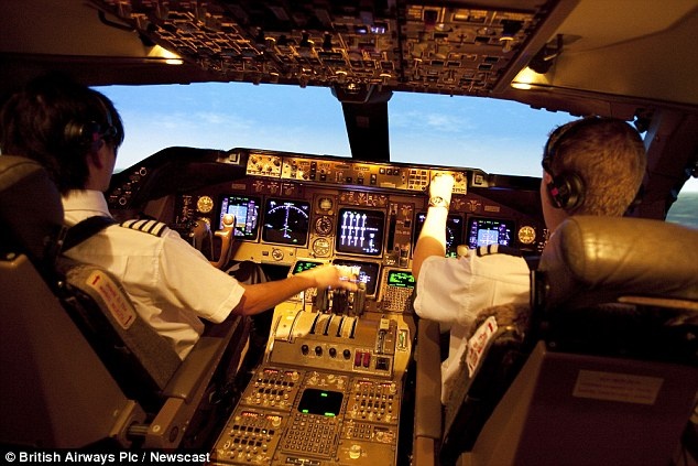 Phi cong giai ma loi don pho bien ve chuyen bay hinh anh