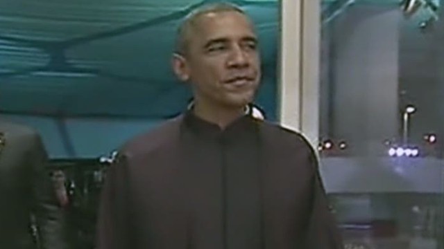 Tong thong My nhai keo cao su tren tham do APEC hinh anh