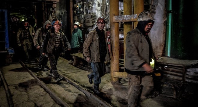 Các công nhân tại mỏ than Zasyadko đã may mắn được cứu sống sau nhiều giờ mắc kẹt dưới lòng đất.