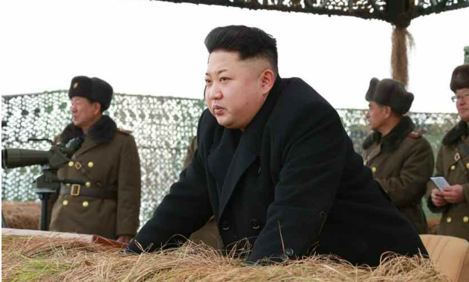 Ban đầu, ông Kim nghe các sĩ quan báo cáo về 