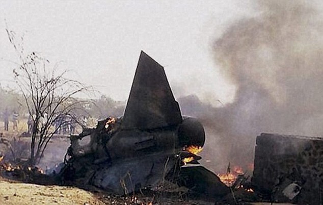 Thoat chet khi bi cuong kich MiG-27 roi trung hinh anh