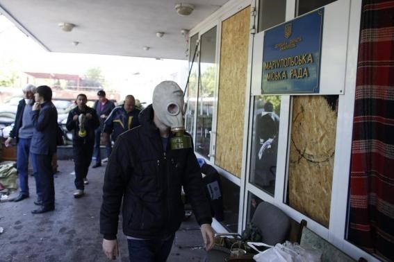 Một thành viên ly khai ở Mariupol.