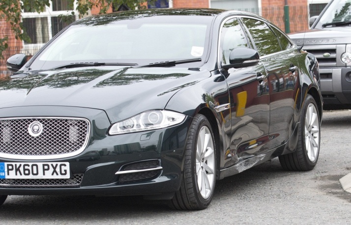 Thủ tướng Anh David Cameron sử dụng xe Jaguar XJ X351 để di chuyển. Ảnh: AP