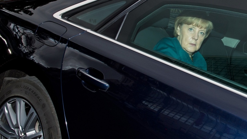 Nữ Thủ tướng Đức Angela Merkel trong xe chống đạn Audi A8 L Security. 