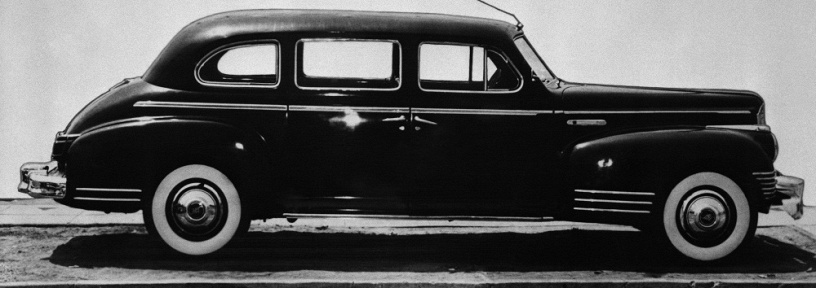 Một nhà lãnh đạo khác của Liên Xô, Joseph Stalin, lại ưa thích xe Packard Twelve do Mỹ sản xuất. Từ năm 1949, Stalin sử dụng xe bọc thép ZIS-115 (ZIS-110S) của công ty sản xuất ô tô Stalin. 