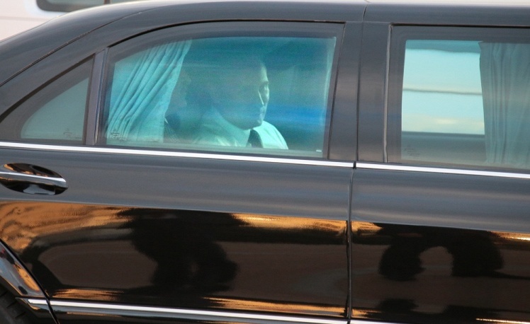 Tổng thống Nga đương nhiệm Vladimir Putin is driven in a Mercedes S600 Pullman Guard (W-221) 