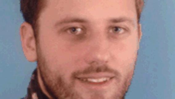 Công dân Italia, Federico Motka, bị bắt cóc ở Syria vào tháng 3/2013 khi đang làm việc cho một tổ chức viện trợ quốc tế. Phiến quân IS đã thả tự do cho Motka và anh trở về quê hương vào tháng 5/2014. IS đã giam Motka chung với một con tin người Anh mà chúng từng hành quyết, David Haines. Haines bị xử tử vào tháng 9/2014. Nhà điều tra cũng đã tiếp cận Motka để tìm kiếm manh mối về Nhà nước Hồi giáo. Ảnh: La Stampa