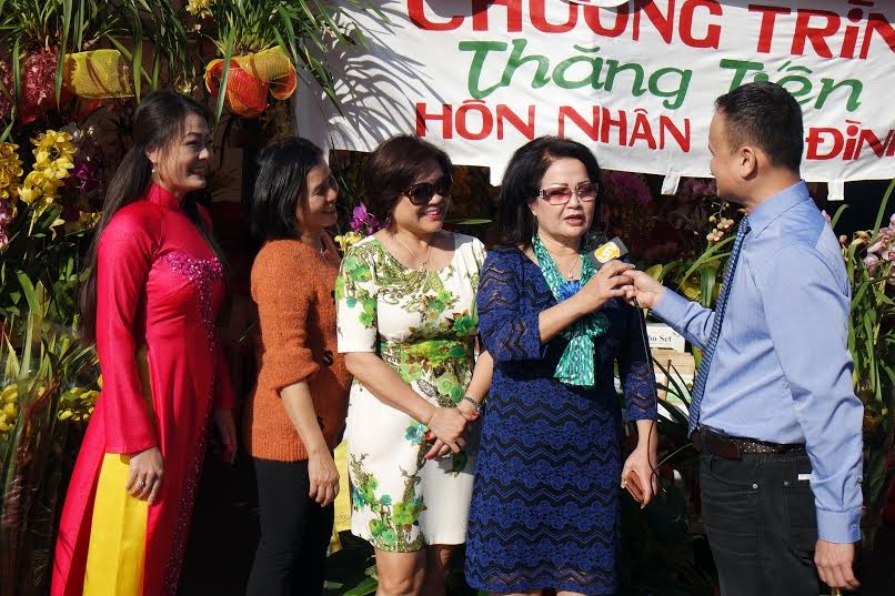 Khi dịp Tết nguyên đán cận kề, khu thương xá Phước Lộc Thọ, quận Cam, bang California (Mỹ) lại nhộn nhịp với chợ hoa xuân. Năm nay, nhân đón xuân Ất Mùi, chợ hoa chính thức mở cửa đón mọi người tới tham quan và mua sắm vào ngày 30/1. 