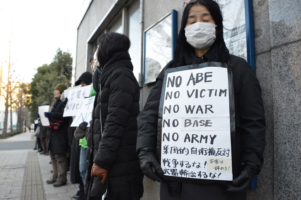 Việc IS phát hành video hành quyết nhà báo Kenji Goto làm dấy lên những câu hỏi về vai trò của Nhật Bản trong liên minh chống khủng bố do Mỹ dẫn đầu. Ảnh: Zuma Press