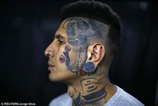 Nhung tac pham rung ron tai trien lam xam o Venezuela hinh anh