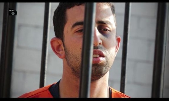 Ánh mắt thẫn thờ cuối cùng của con tin người Jordan trước khi chết trong đau đớn vì bị thiêu sống.