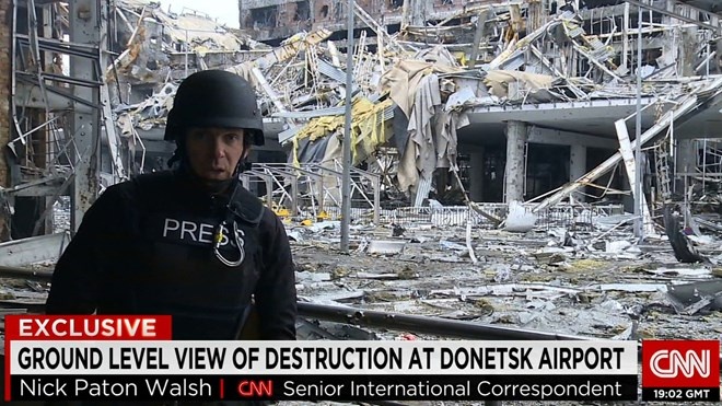 Phóng viên CNN đưa tin từ sân bay Donetsk.