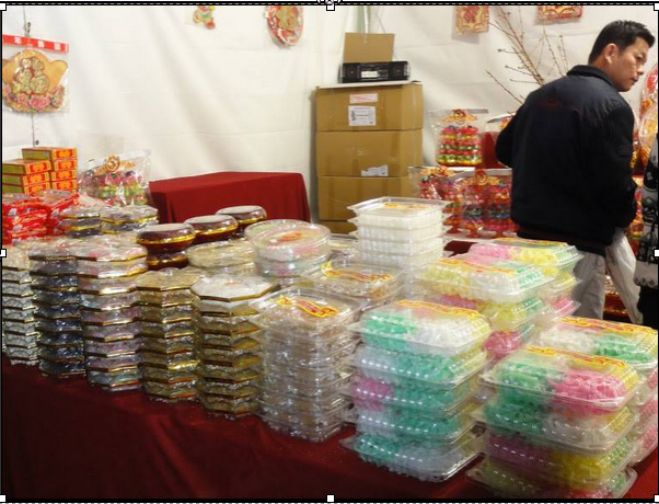 Một quầy bán mứt tại khu Phước Lộc Thọ, quận Cam, bang California, Mỹ. Ảnh nhân vật cung cấp.