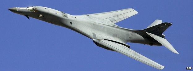 Máy bay B-1B Lancer: B-1B Lancer là máy bay ném bom chiến lược tầm xa của Mỹ, tham gia chiến dịch tiêu diệt các mục tiêu IS ở bắc Iraq và Syria, theo dõi và tấn công các mục tiêu là xe quân sự của phiến quân đang di chuyển.