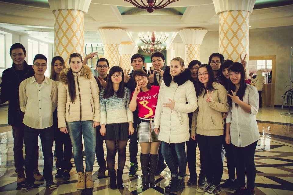 Cong dong du hoc sinh tat bat voi clip chuc Tet xuan At Mui hinh anh