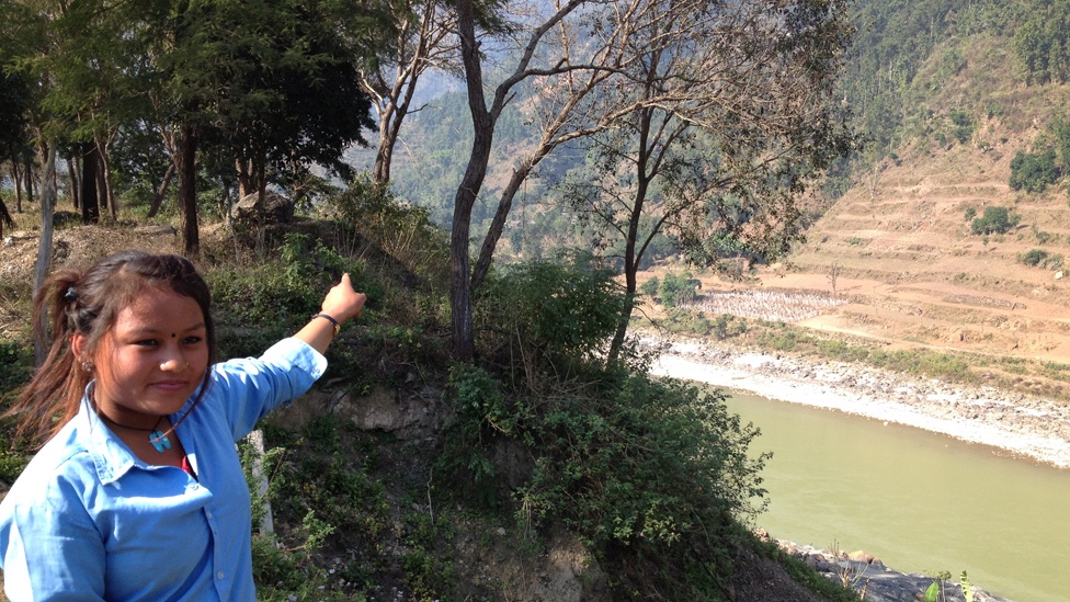 Chính phủ Nepal cho biết họ không đủ nguồn tài chính để xây các cây cầu theo yêu cầu của dân làng. Như vậy, những đứa nhỏ như bé Hitmaya Chepang sẽ phải tiếp tục đu trên dây cáp để tới trường. 