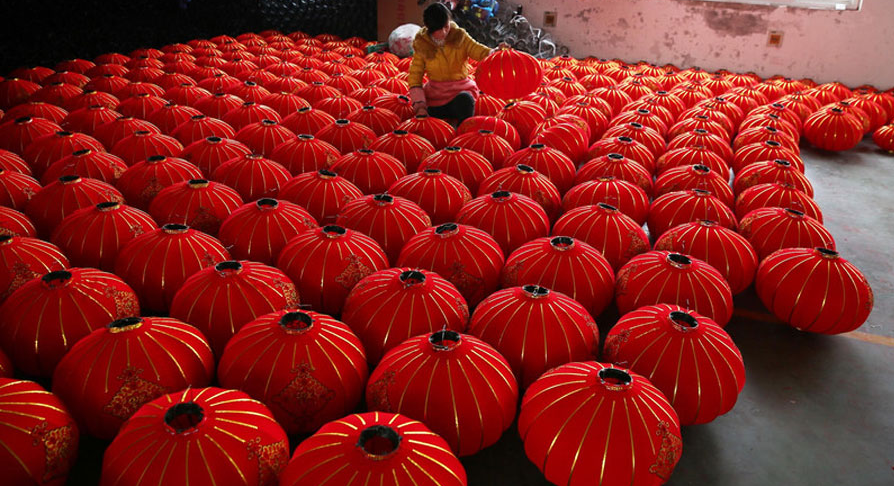 Lang nghe Trung Quoc ruc ro sac do truoc Tet hinh anh