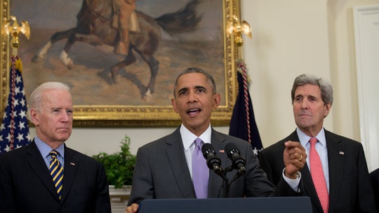 Tổng thống Obama muốn quốc hội hợp pháp hóa cuộc chiến chống IS. Ảnh: NYT