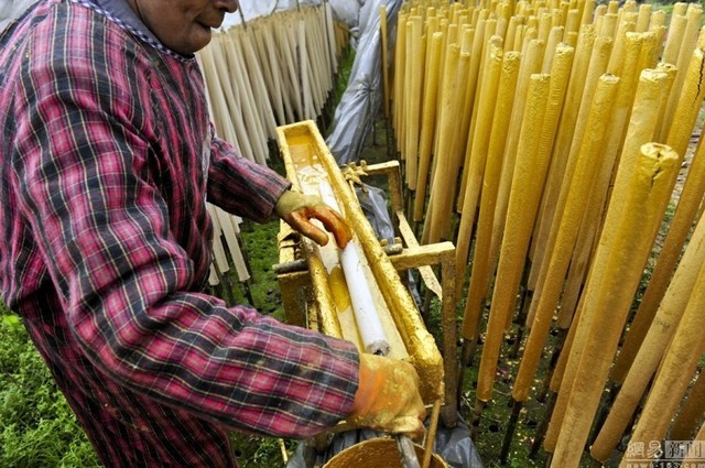 “Chúng tôi có thể kiếm  hơn 2.000 nhân dân tệ (khoảng <abbr class=