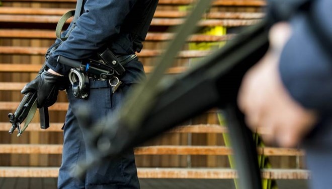 Nhat vien tro 15,5 trieu USD cho cuoc chien chong khung bo hinh anh