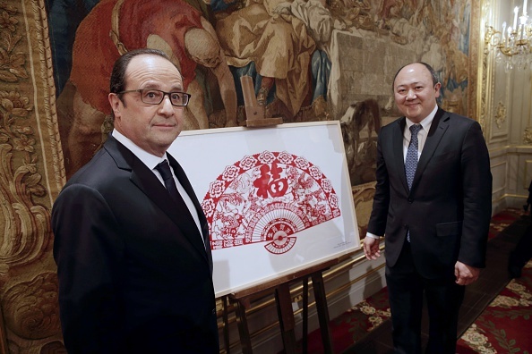 Tong thong Phap chuc Tet am lich, hua tham Viet Nam hinh anh