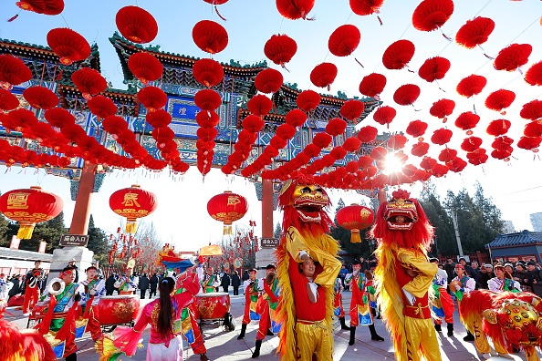 Nhung sac mau ruc ro truoc Tet Am lich o chau A hinh anh