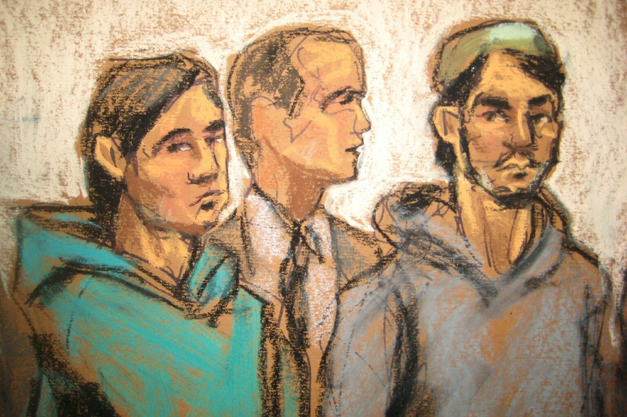 Các đối tượng cực đoan mà cảnh sát Mỹ vừa bắt giữ, Akhor (trái) và Abdurasul (phải), ra trình diện tòa án ở New York ngày 25/2. Ảnh: Reuters