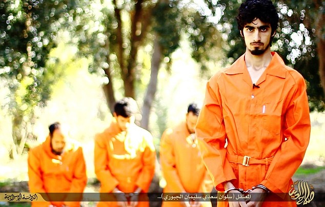 Nạn nhân Suleiman al-Jabouri. IS bắt lần lượt từng người đứng trước máy quay trước khi xử bắn.